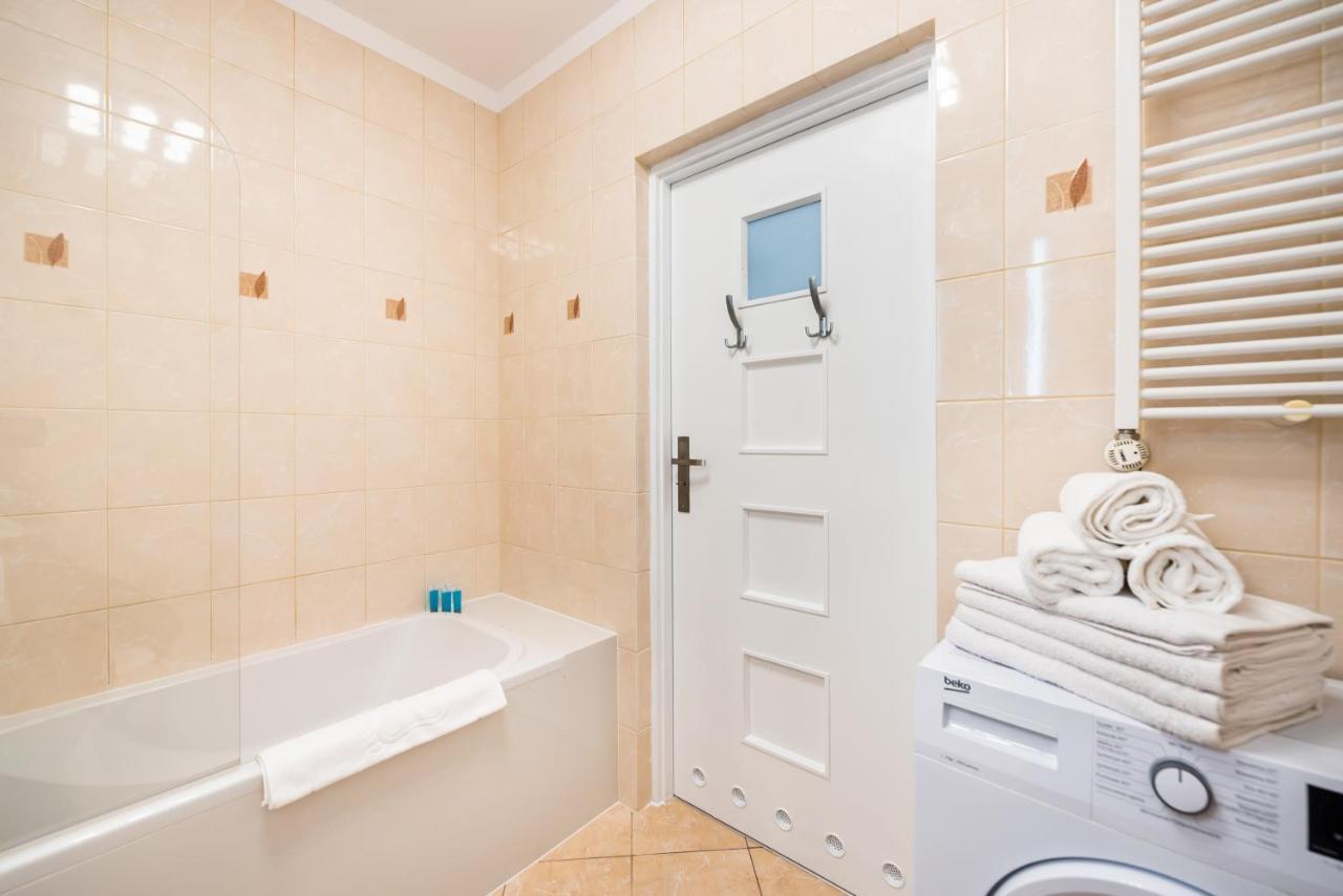 Metro Kondratowicza Velvet Apartment