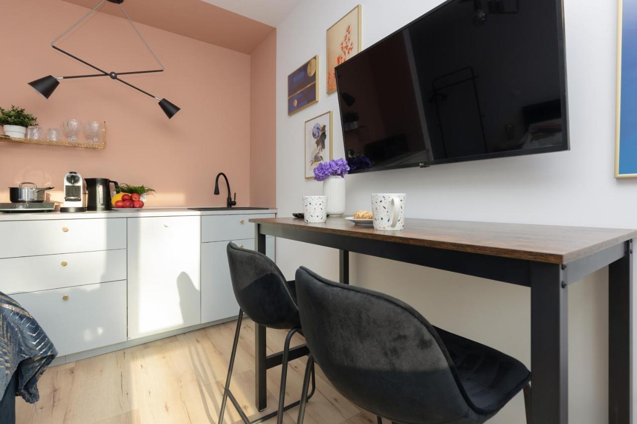 Batorego Studio By Renters *