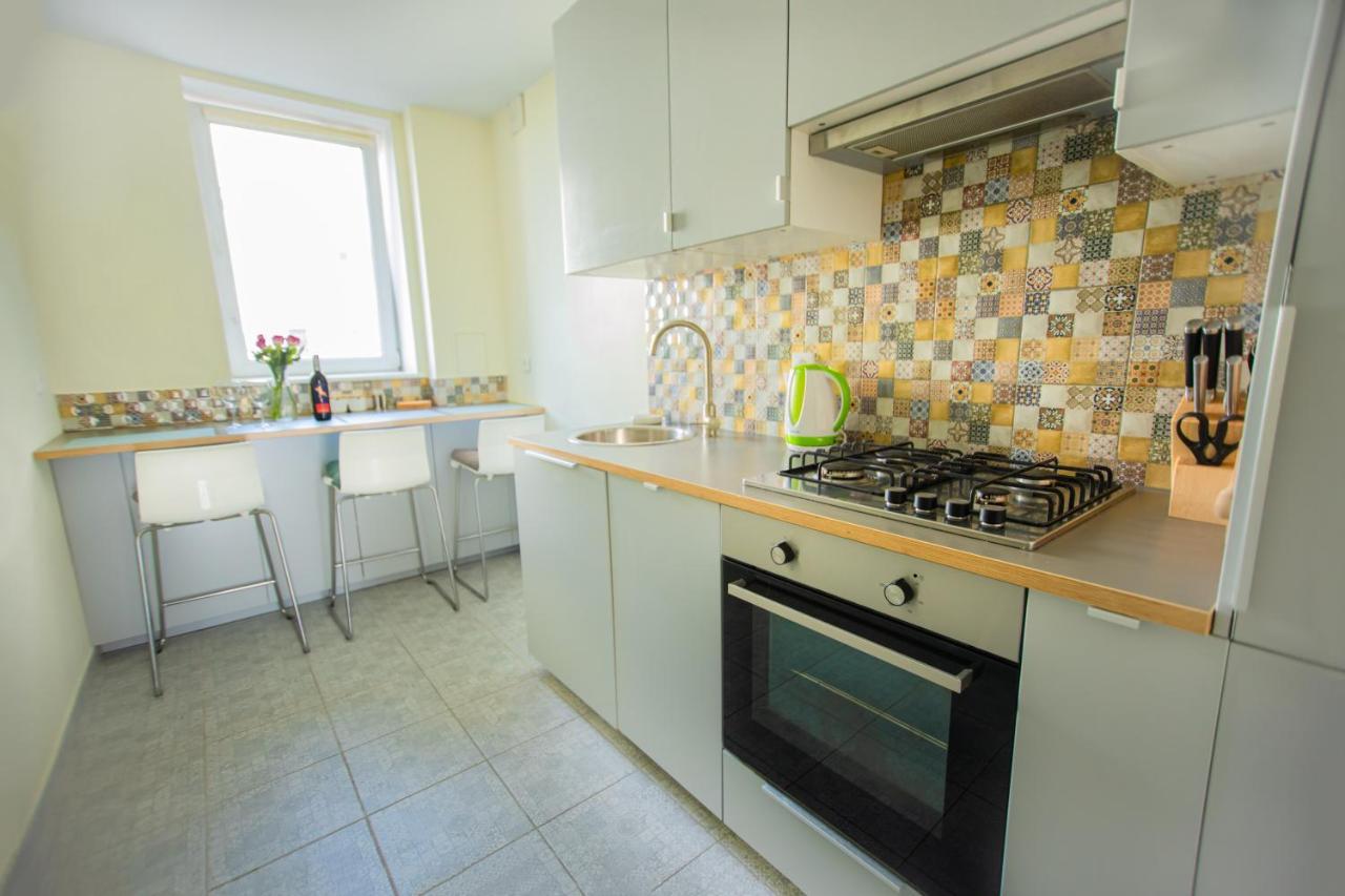 Large Flat. Great View. Center. *