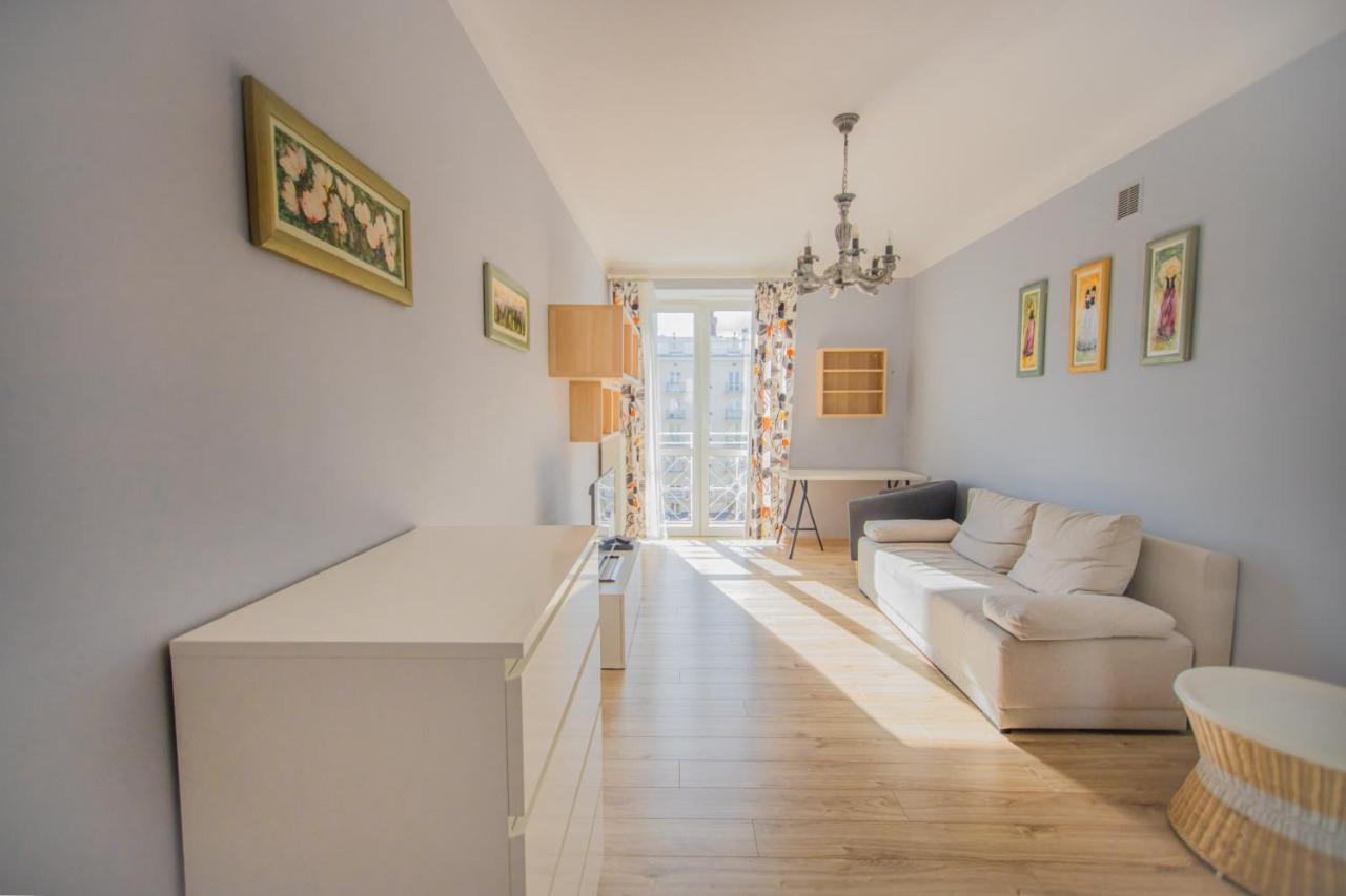 Large Flat. Great View. Center. *