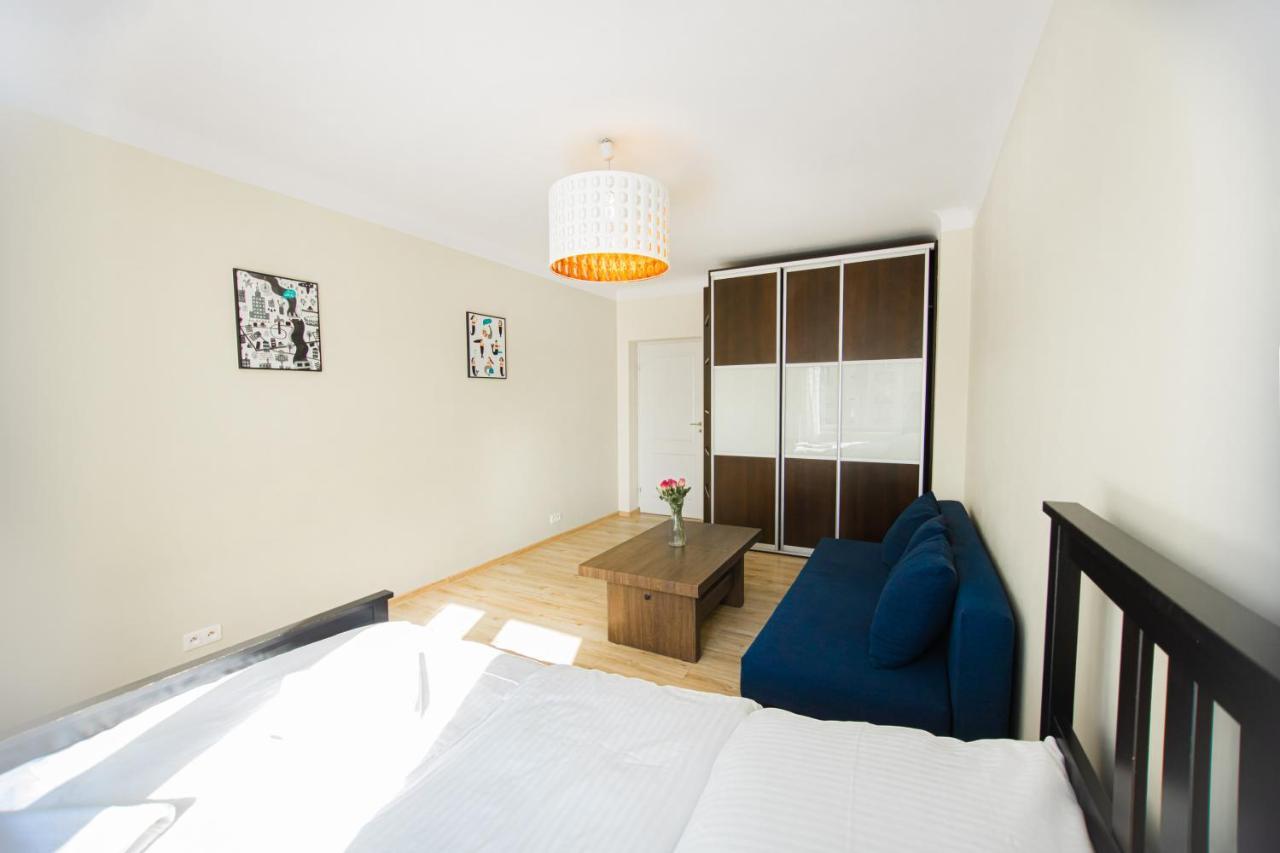Large Flat. Great View. Center.