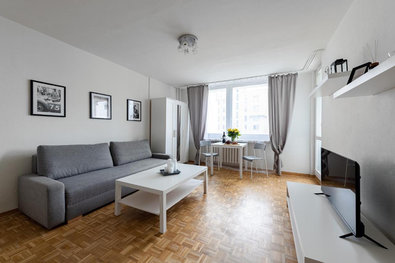 Jagiellonska 4: Private With Balcony Near National Stadium