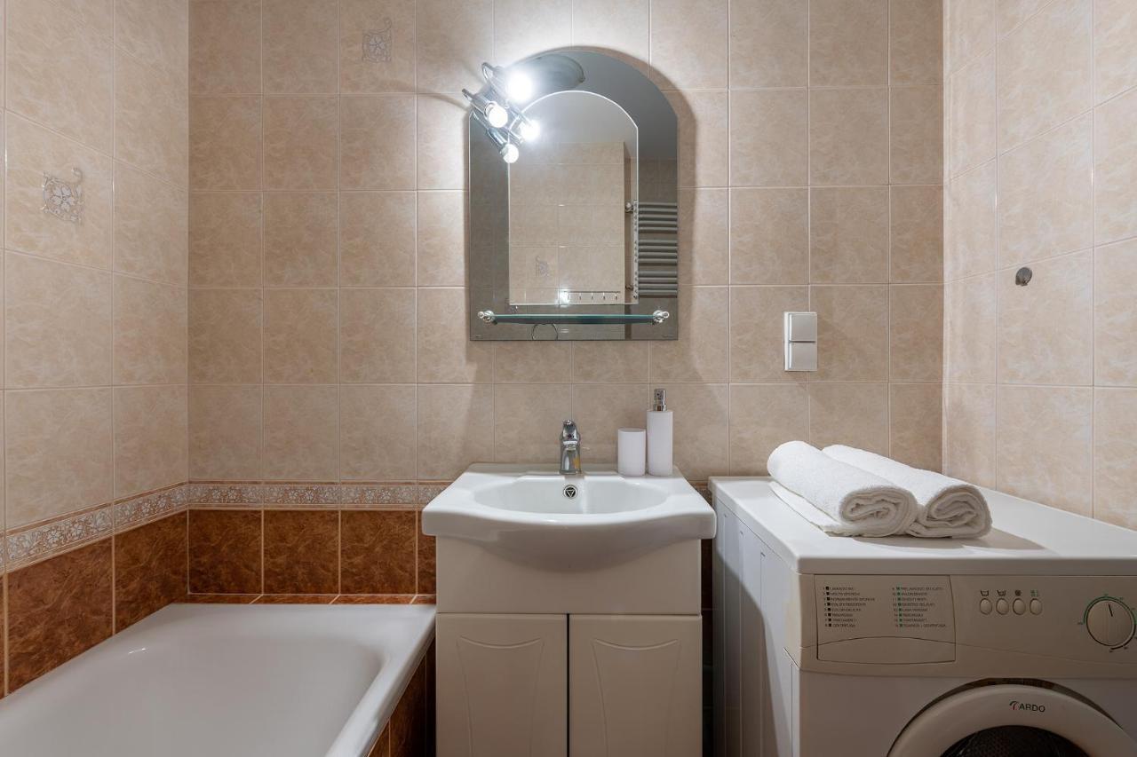 Jagiellonska 4: Private With Balcony Near National Stadium * Warsaw
