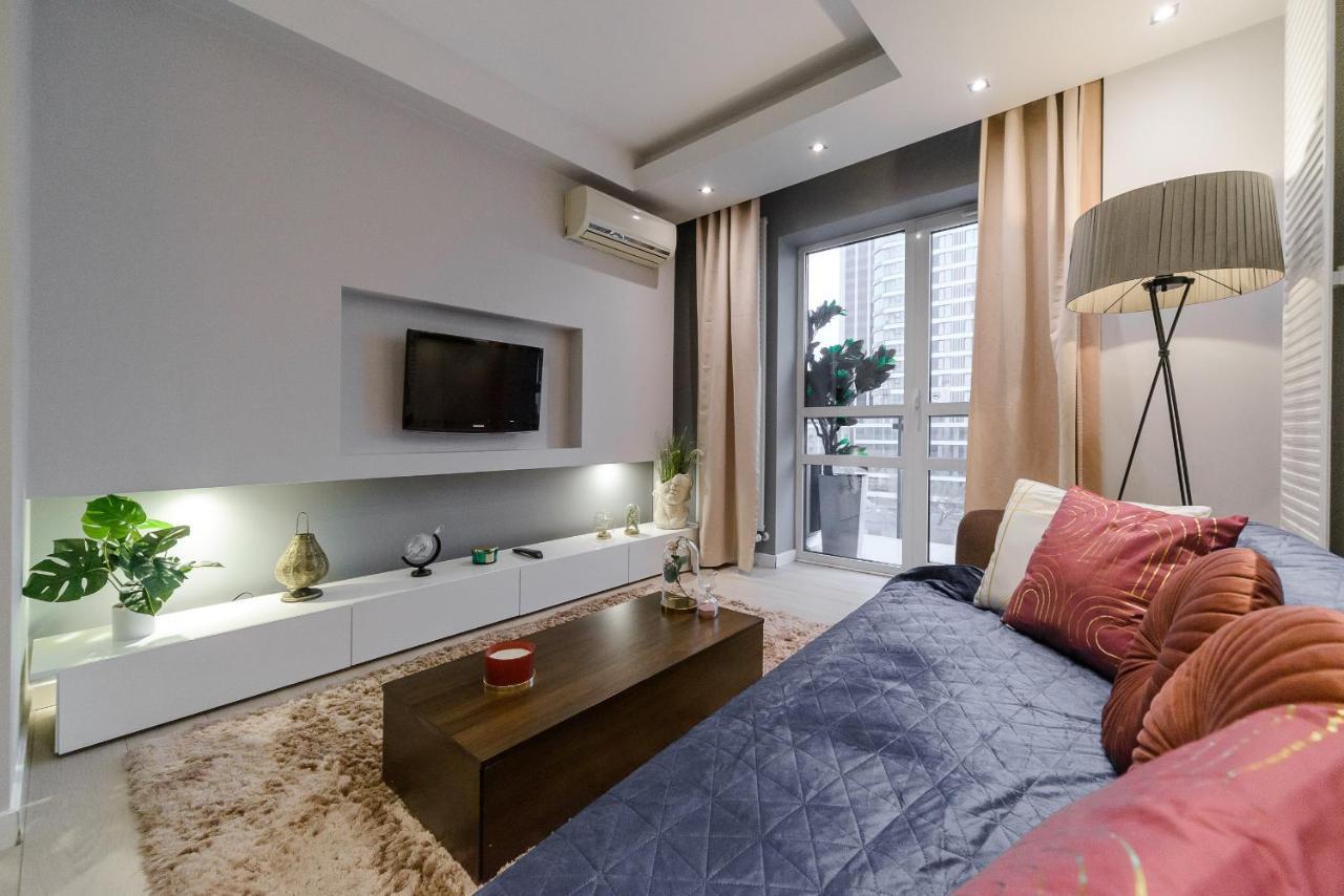 Luxury In Platinum Tower Apartment