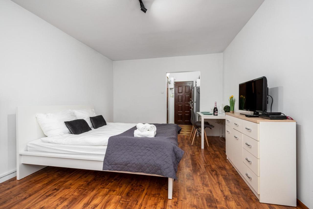 Dyminska 6 Street Apartment