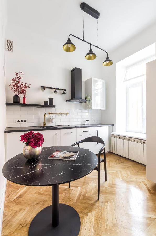 Ecru Glamorous Studio Near Metro Nowy Swiat