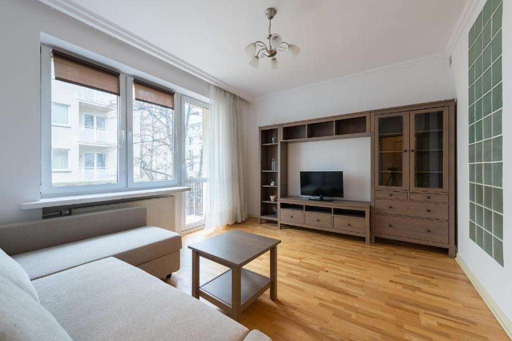 Apartment Orla 6: Private With Separate Bedroom And Balcony Near Metro
