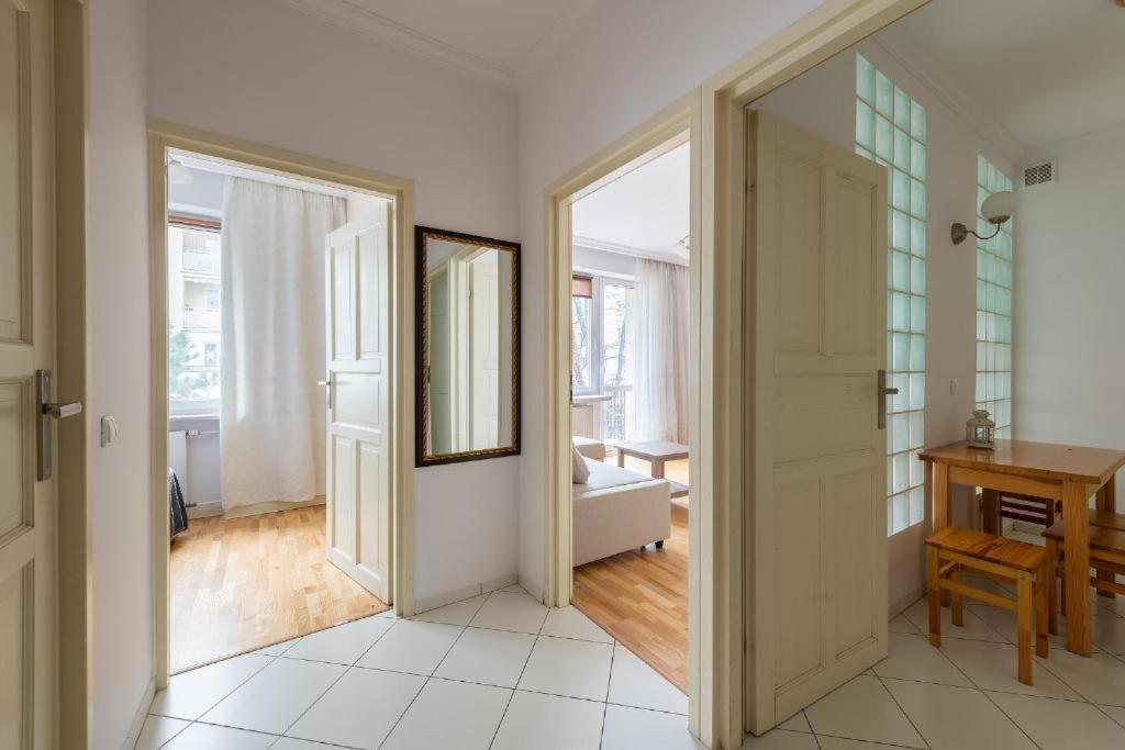 Orla 6: Private With Separate Bedroom And Balcony Near Metro Apartment *