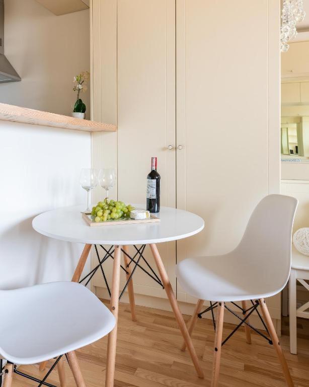 Apartment Plac Konstytucji 3: Private Center Near Metro Warsaw