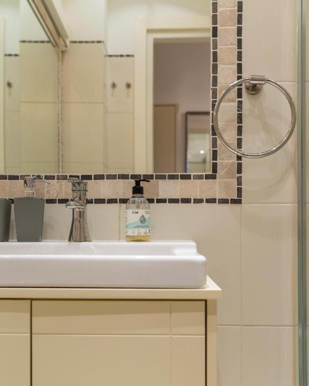 Plac Konstytucji 3: Private Center Near Metro Apartment *