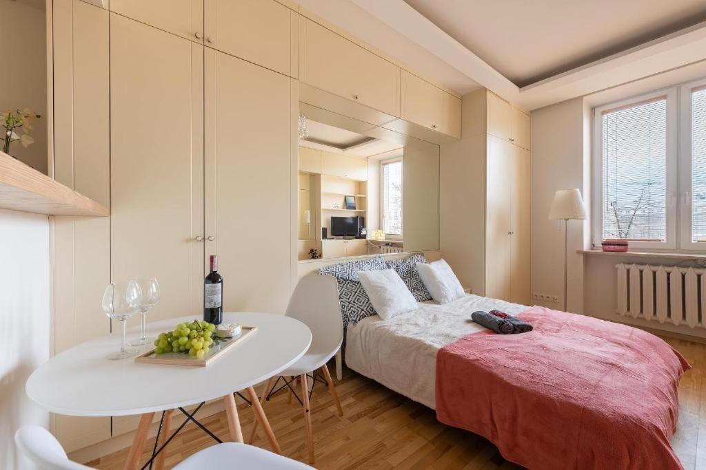 Apartment Plac Konstytucji 3: Private Center Near Metro Warsaw