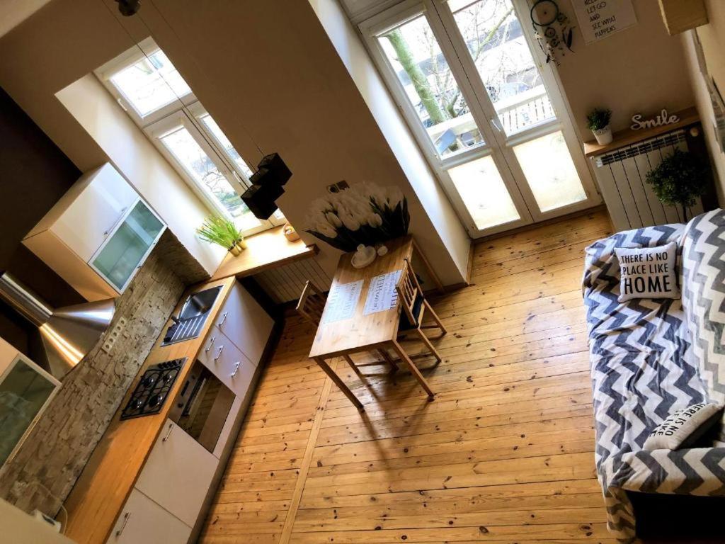 Apartment Wilcza 54: Private With Balcony Warsaw