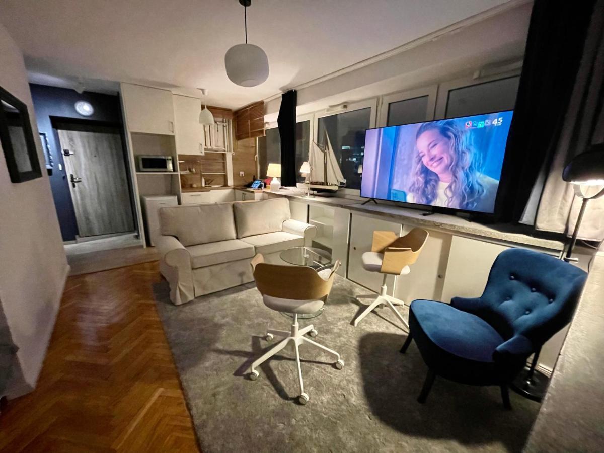Super Grey 2 Metro Fast Wifi 65'tv Netflix Hbo Appletv+ Apartment Warsaw