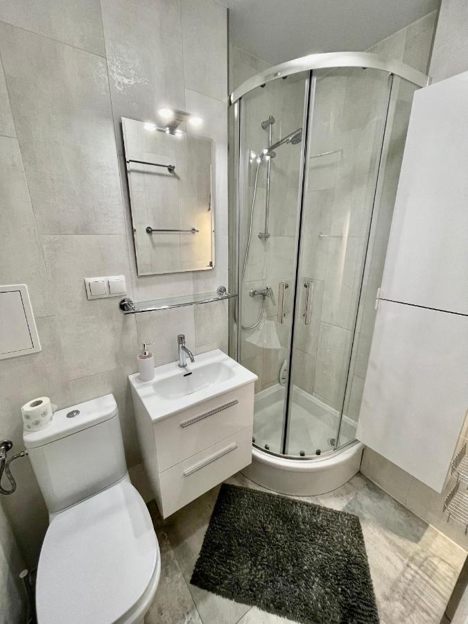 Apartment Metro Wifi 300mbs 65'tv Netflix Hbo Appletv+ Warschau