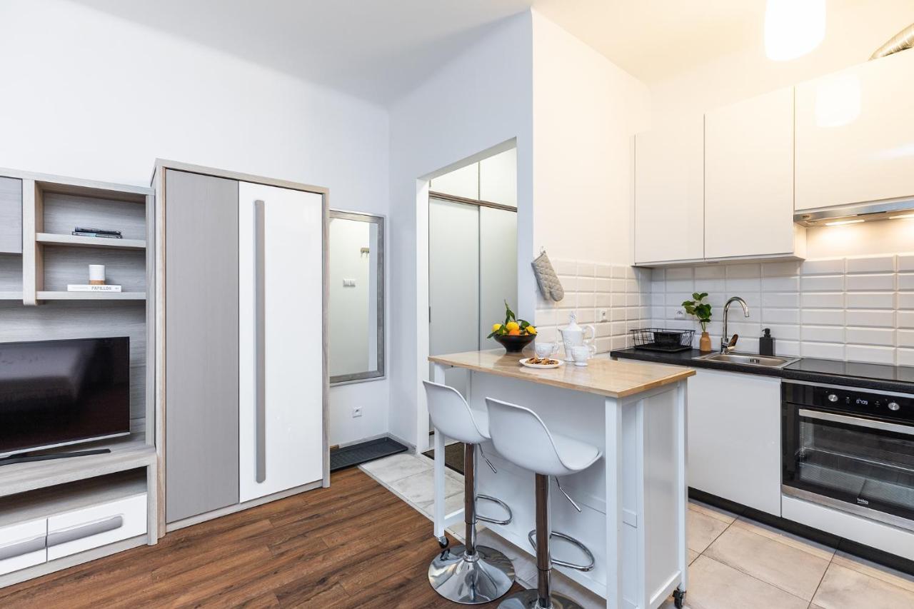 Superapart Genewska 3 *