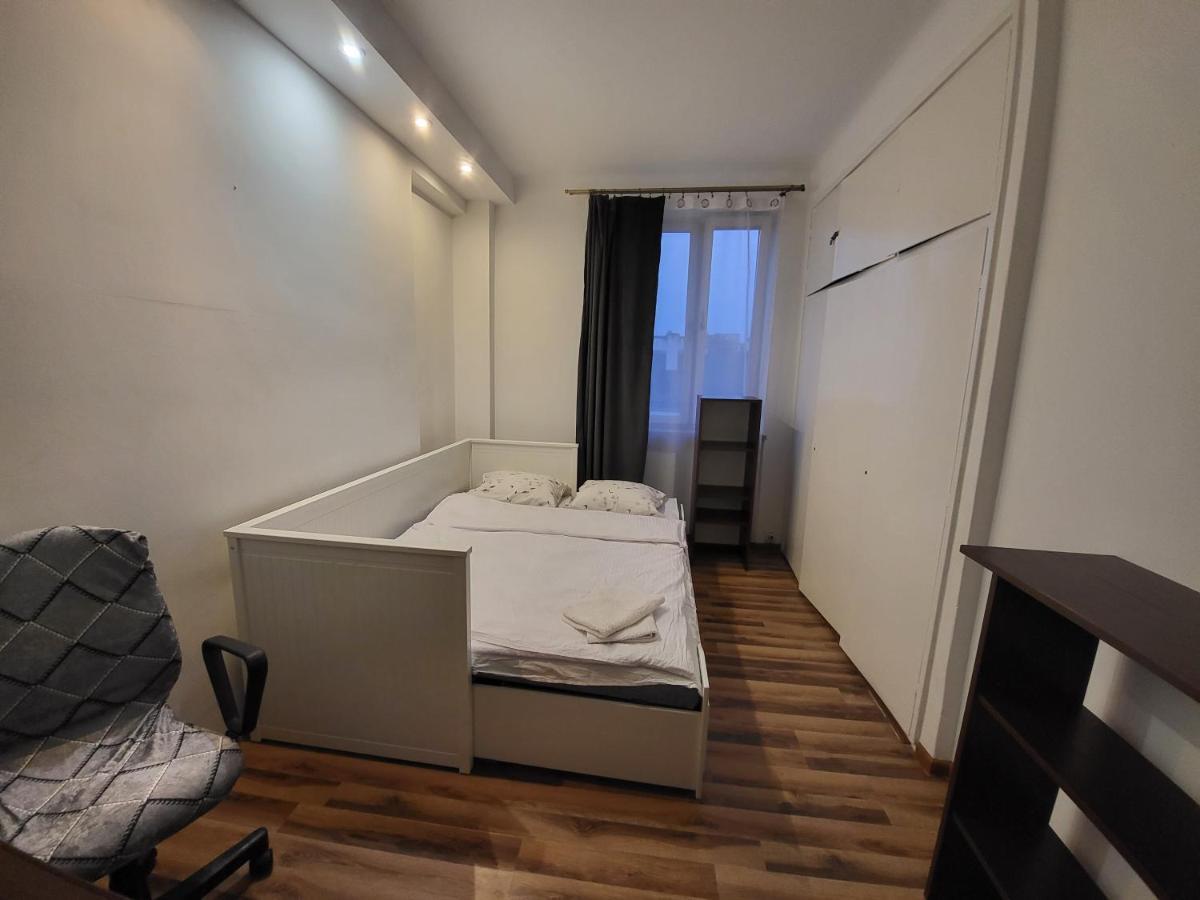 Koszykowa Near Central Station Bed & Breakfast