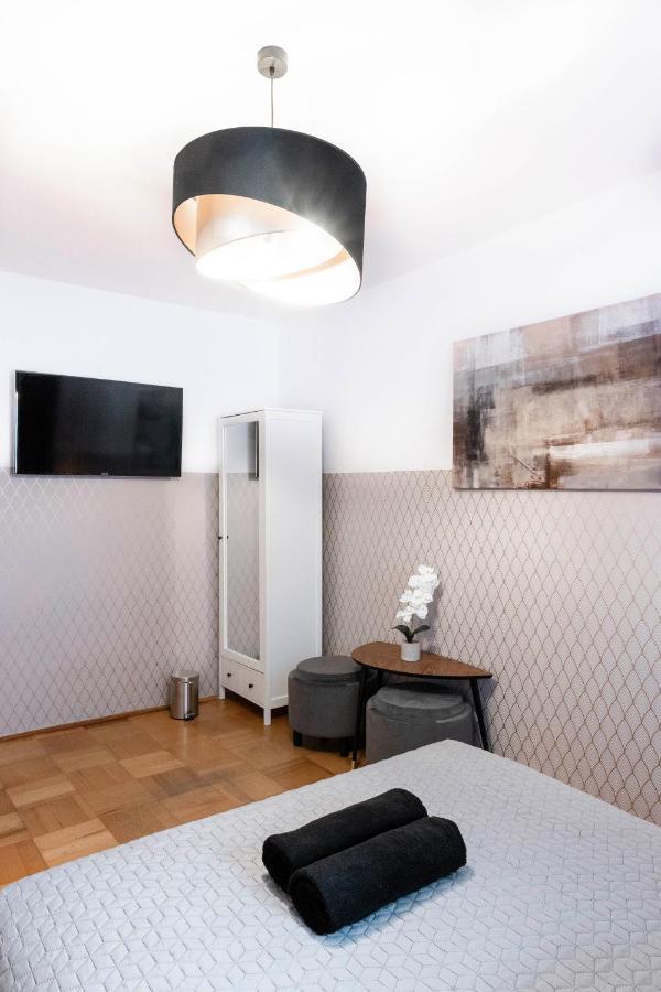 Clicktheflat Constitution Square * Warszawa