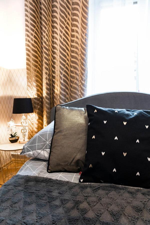 Clicktheflat Royal Route Warecka