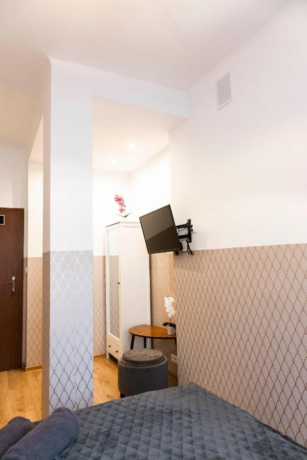 Clicktheflat Royal Route Warecka