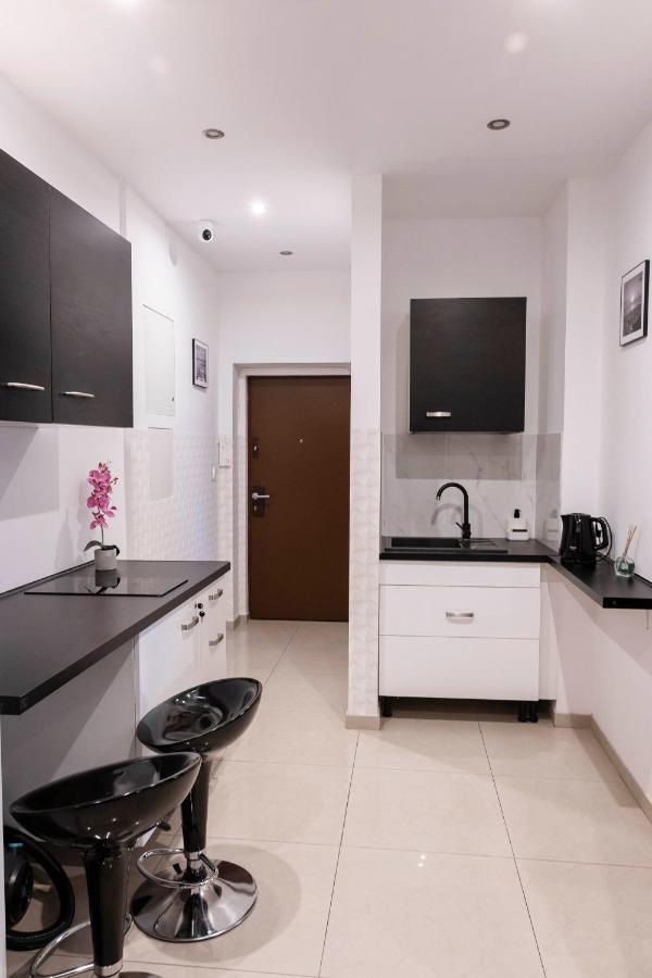 Clicktheflat Royal Route Warecka *
