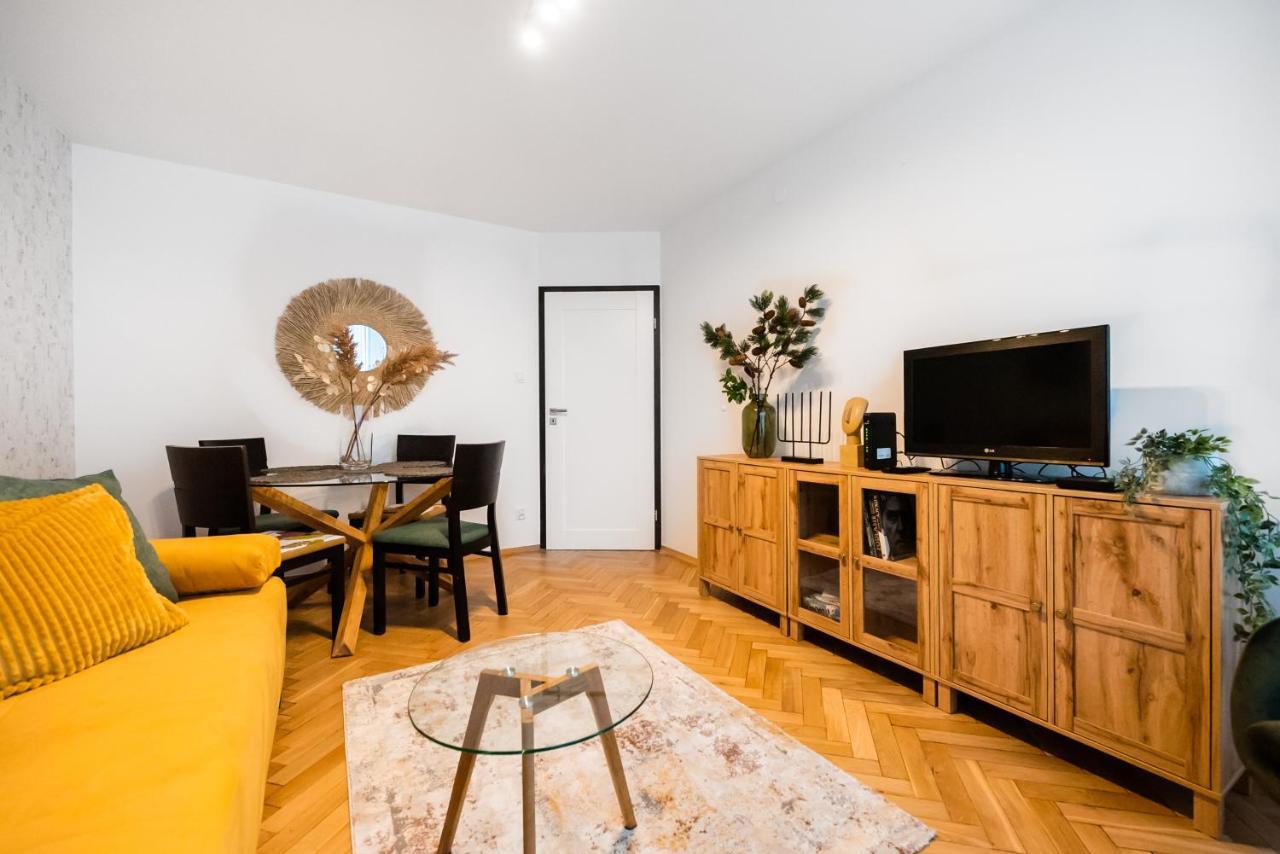Metro Swietokrzyska Boho Aesthetic Apartment Warsaw