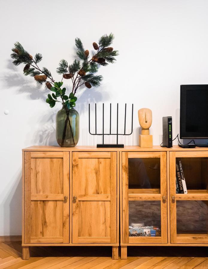 Metro Swietokrzyska Boho Aesthetic Apartment Warsaw