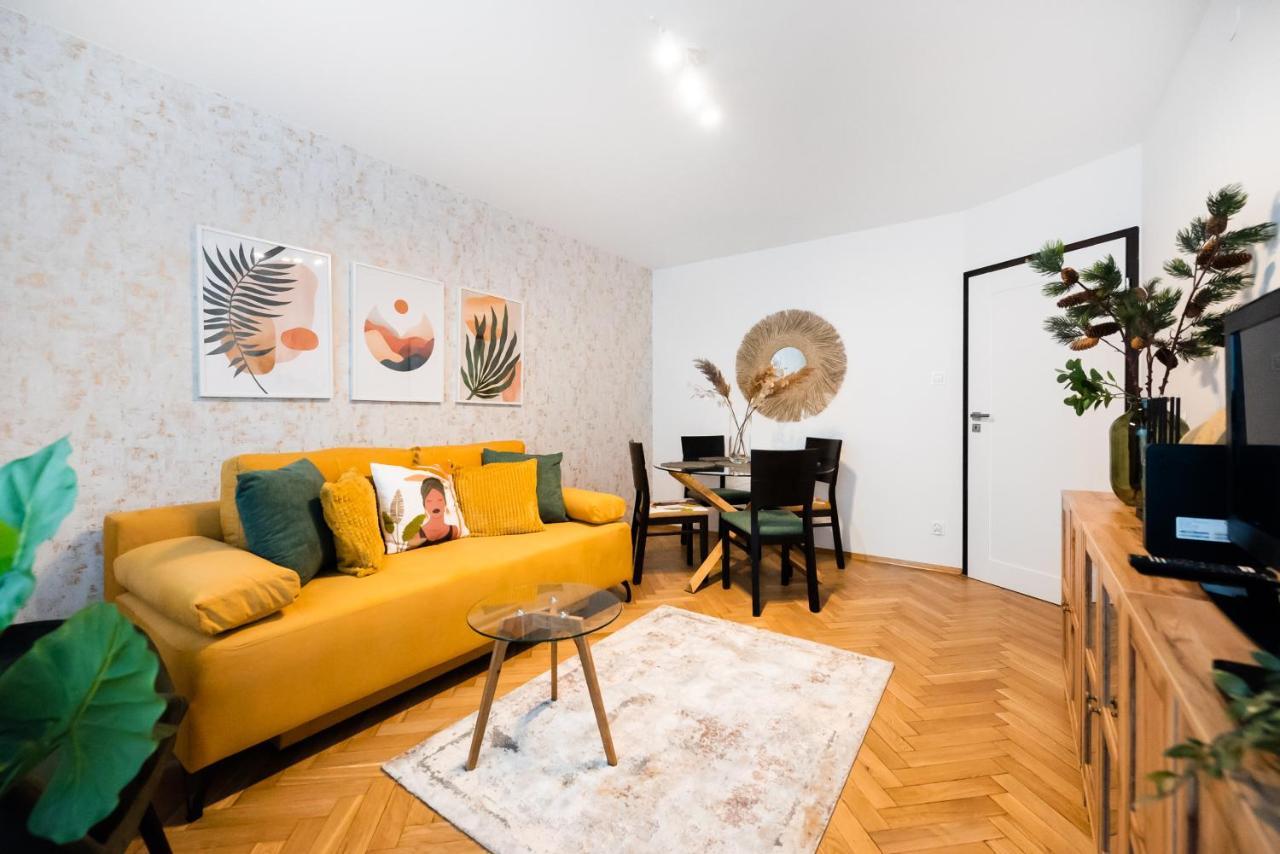 Metro Swietokrzyska Boho Aesthetic Apartment Warsaw