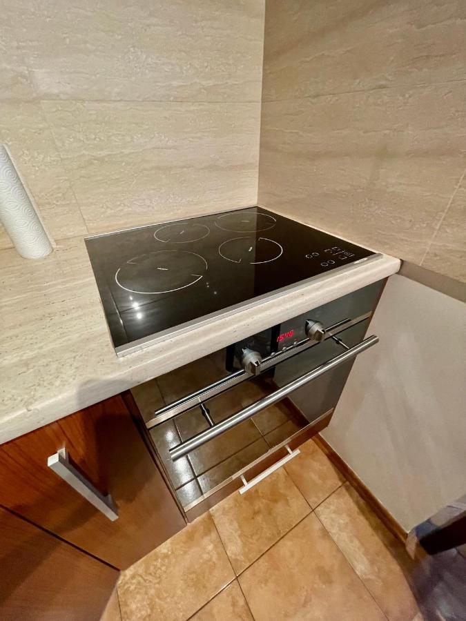 Apartment Raven Metro Fast Wifi 70'tv Netflix Hbomax Appletv *