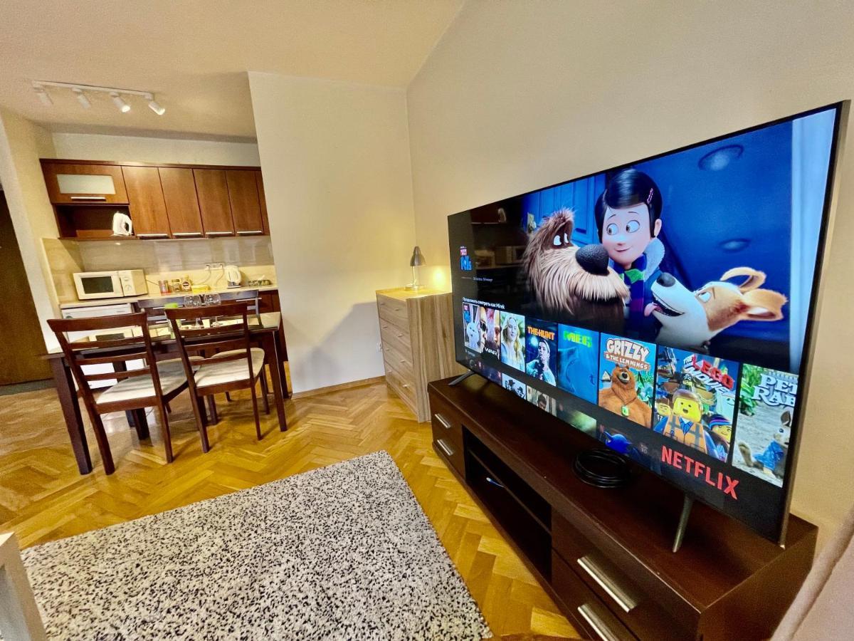 Apartment Raven Metro Fast Wifi 70'tv Netflix Hbomax Appletv Warsaw