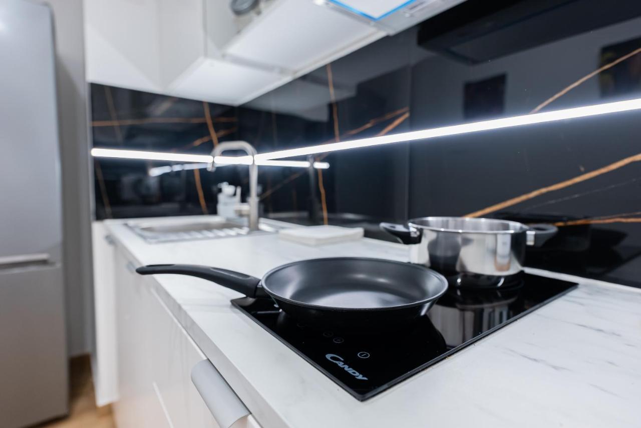 Apartment Unit By Metro Rondo Onz Short Rent Idealne Na W Warszawie Warsaw