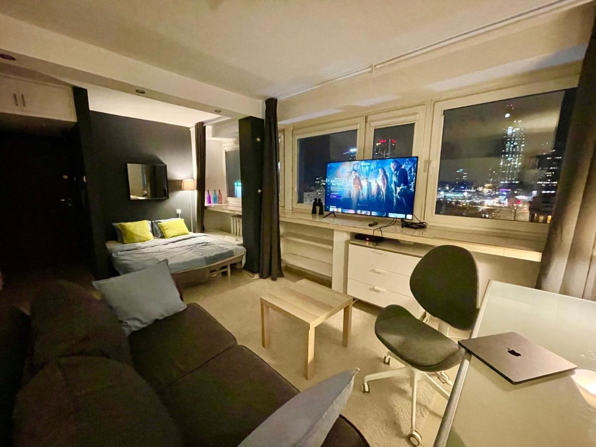 Sawa 2xmetro Wifi 500 Mbs 50'tv Netflix Hbo Appletv+ Apartment Warsaw