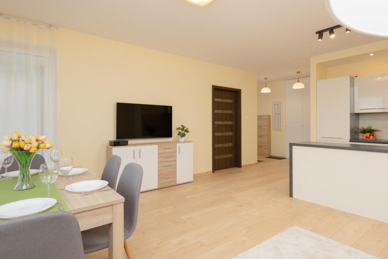 Apartment Praga Family With Parking By Renters *