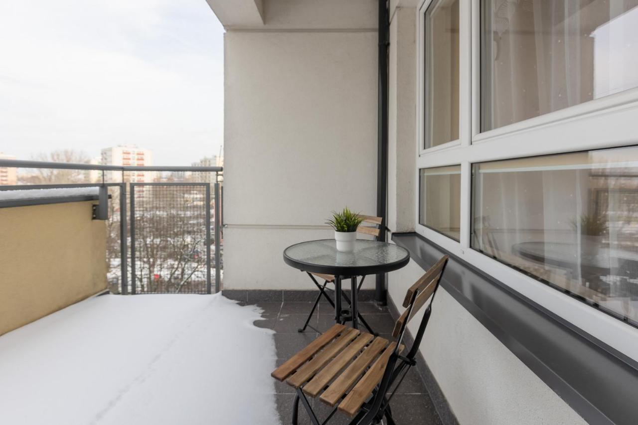 Praga Family With Parking By Renters Apartment