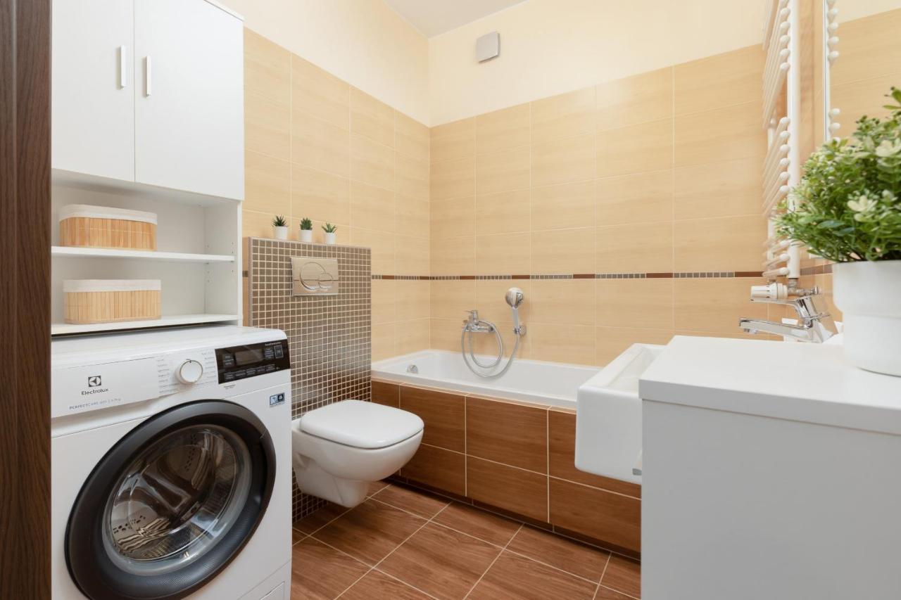 Praga Family With Parking By Renters Warsaw