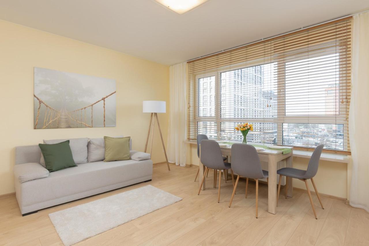 Praga Family With Parking By Renters