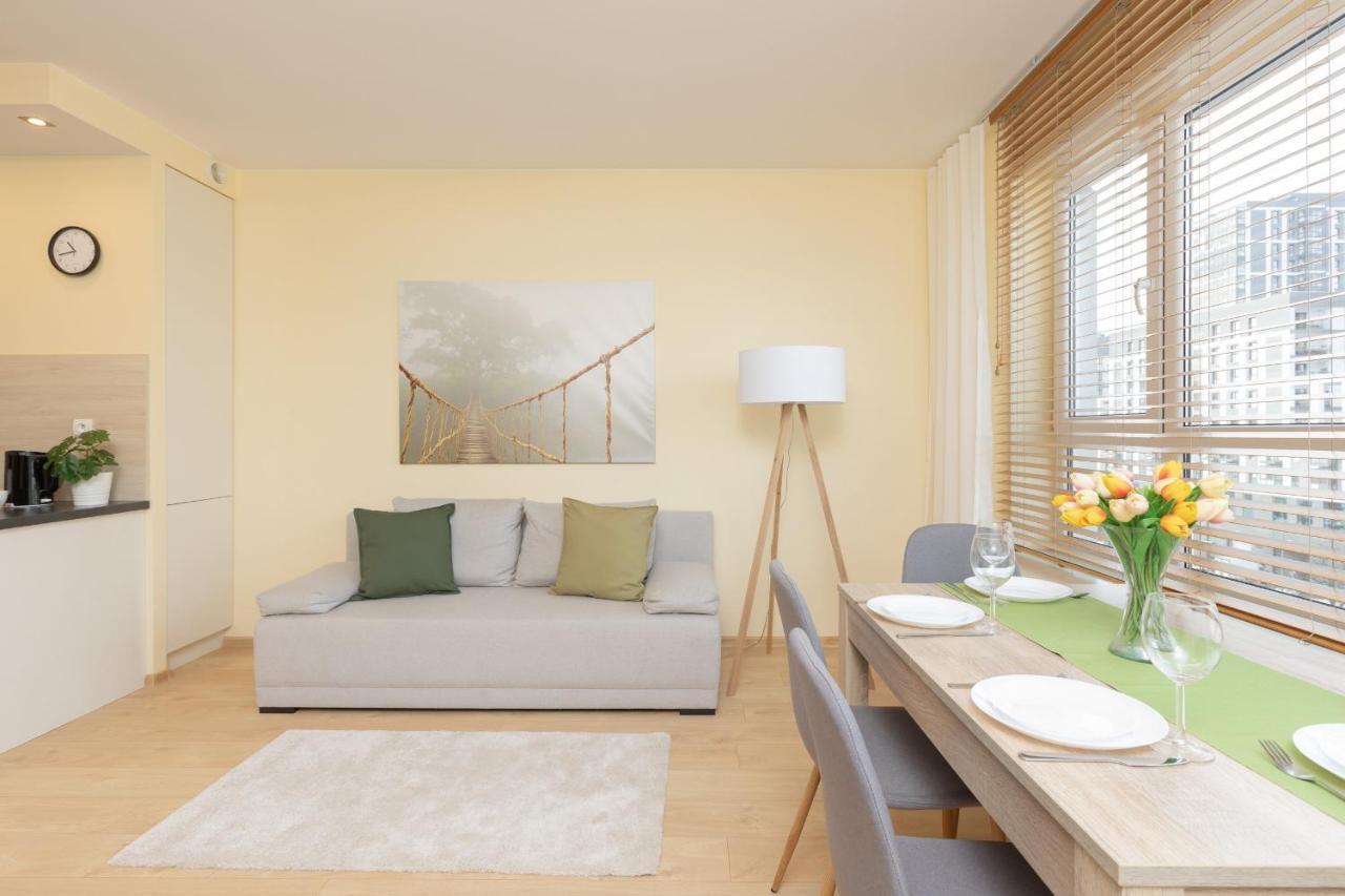 Praga Family With Parking By Renters *