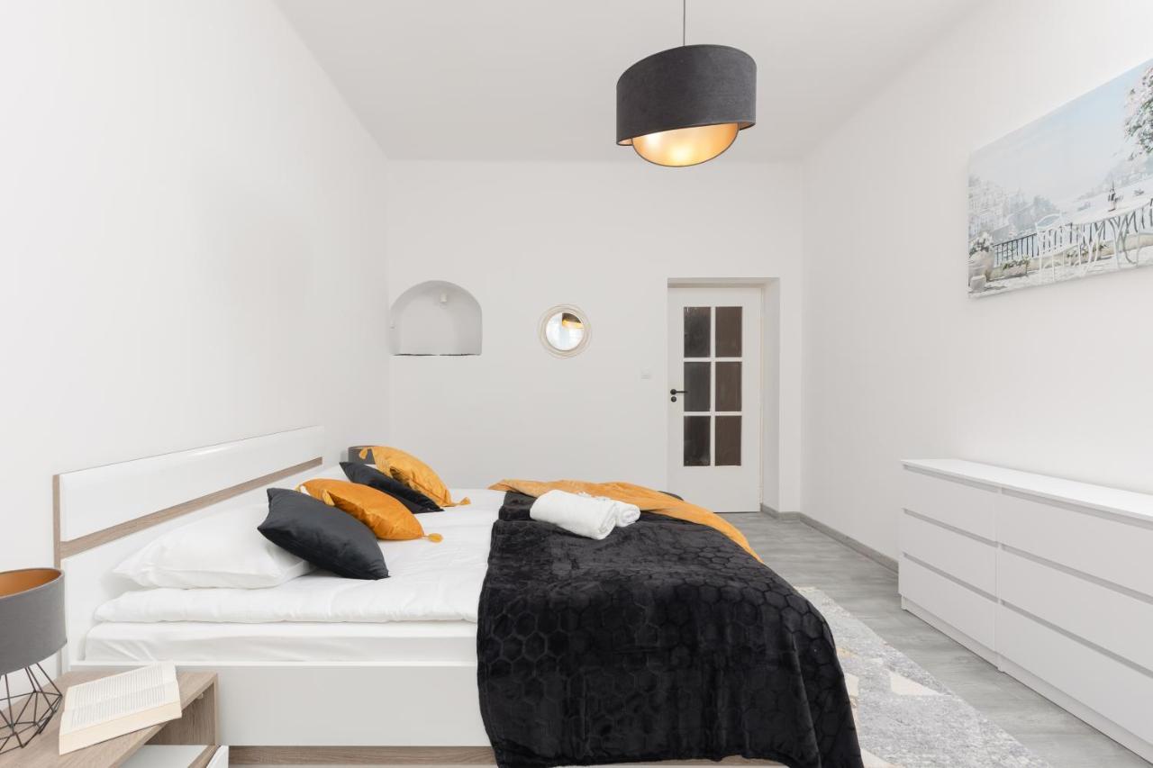 Metro Plac Wilsona Mickiewicza By Renters Warsaw