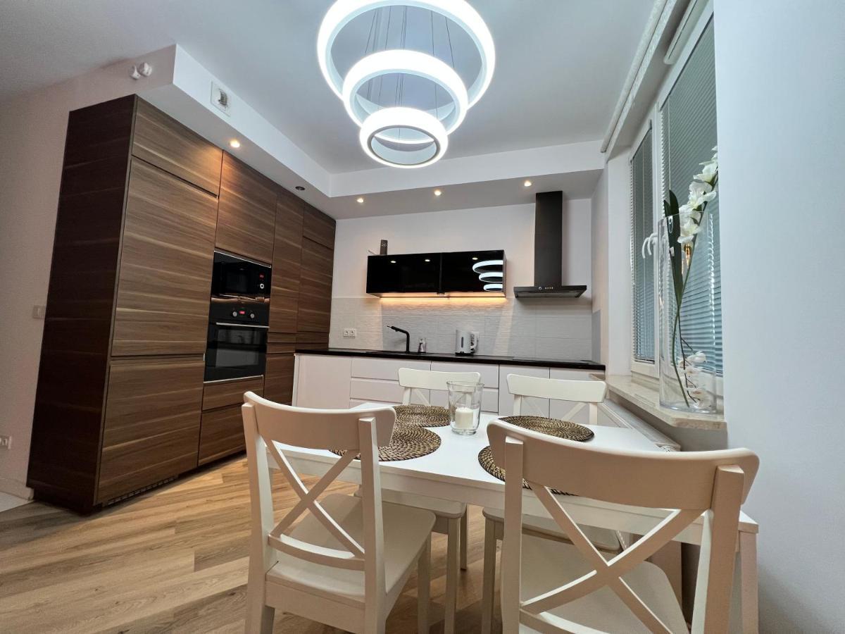 Apartment Big 6 People, 3 Rooms, Airport/mokotow