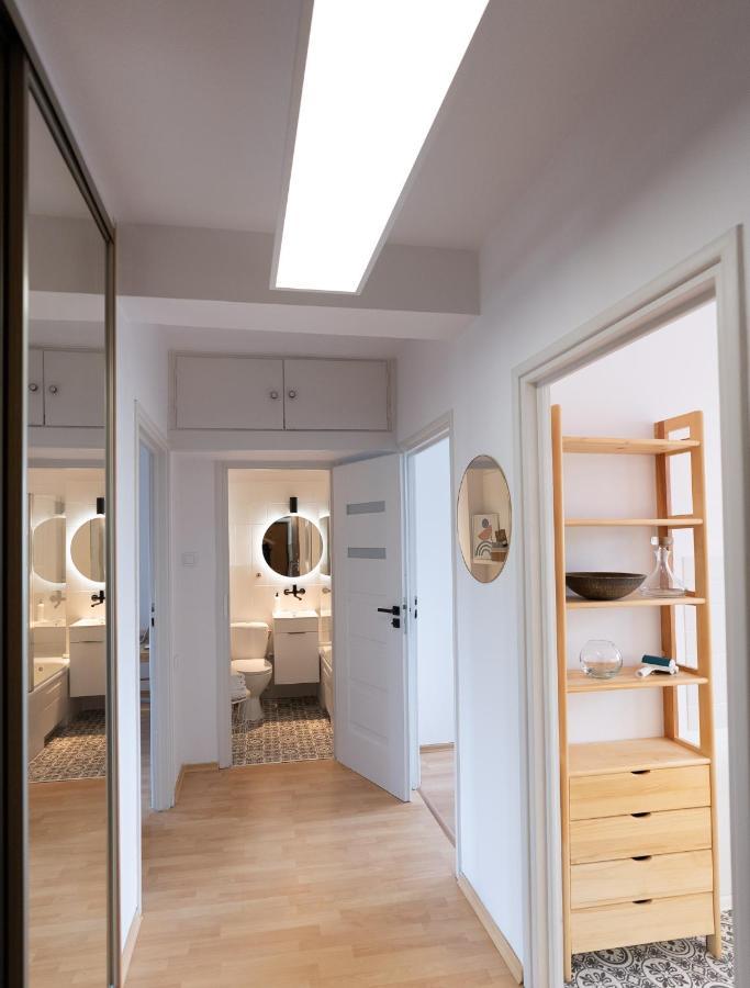 Apartament Spacious, Quiet And Bright Apartment, Close Center, Parking, Air-conditioned *