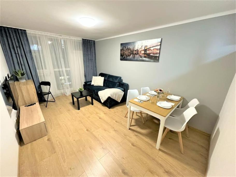 Exclusive 3br! In City Center +netflix! Warsaw