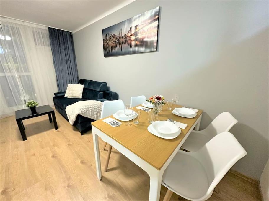 Exclusive 3br! In City Center +netflix! Apartment Warsaw