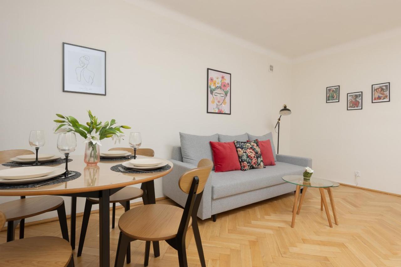 Apartment Biale Aleje Mokotow Metro By Renters Warschau