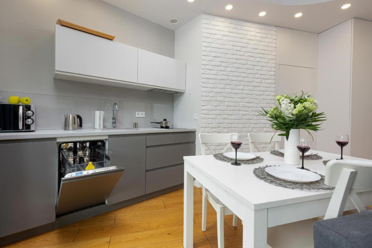 Apartament Modern With Balcony Near Hilton *