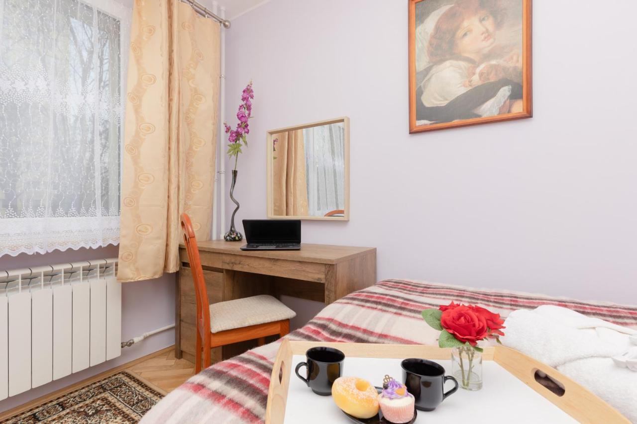 Wlochy Family By The Airport By Renters Apartament