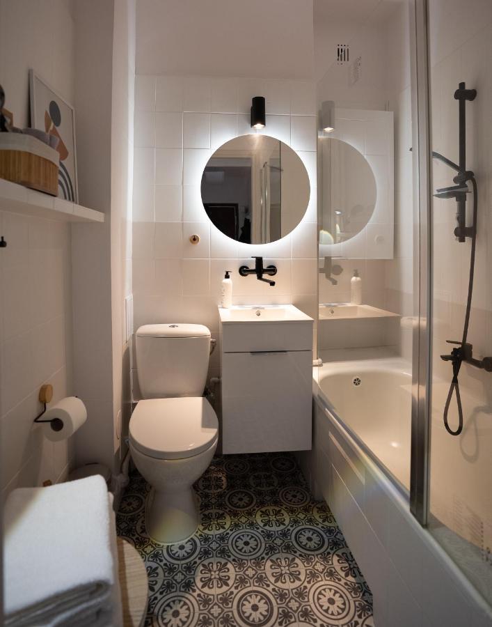 Apartament Spacious, Quiet And Bright Apartment, Close Center, Parking, Air-conditioned *