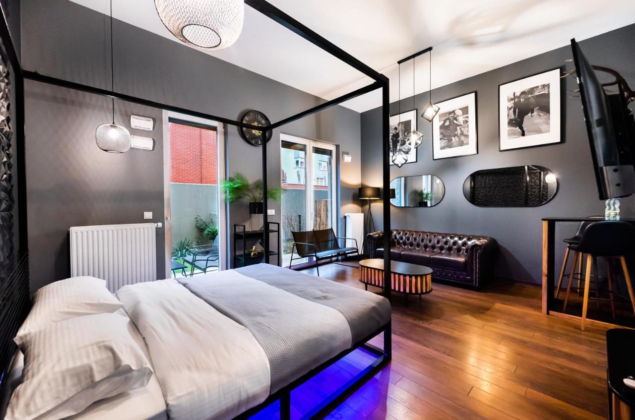 New Praga Ladies' & Gentlemen's Apartment *