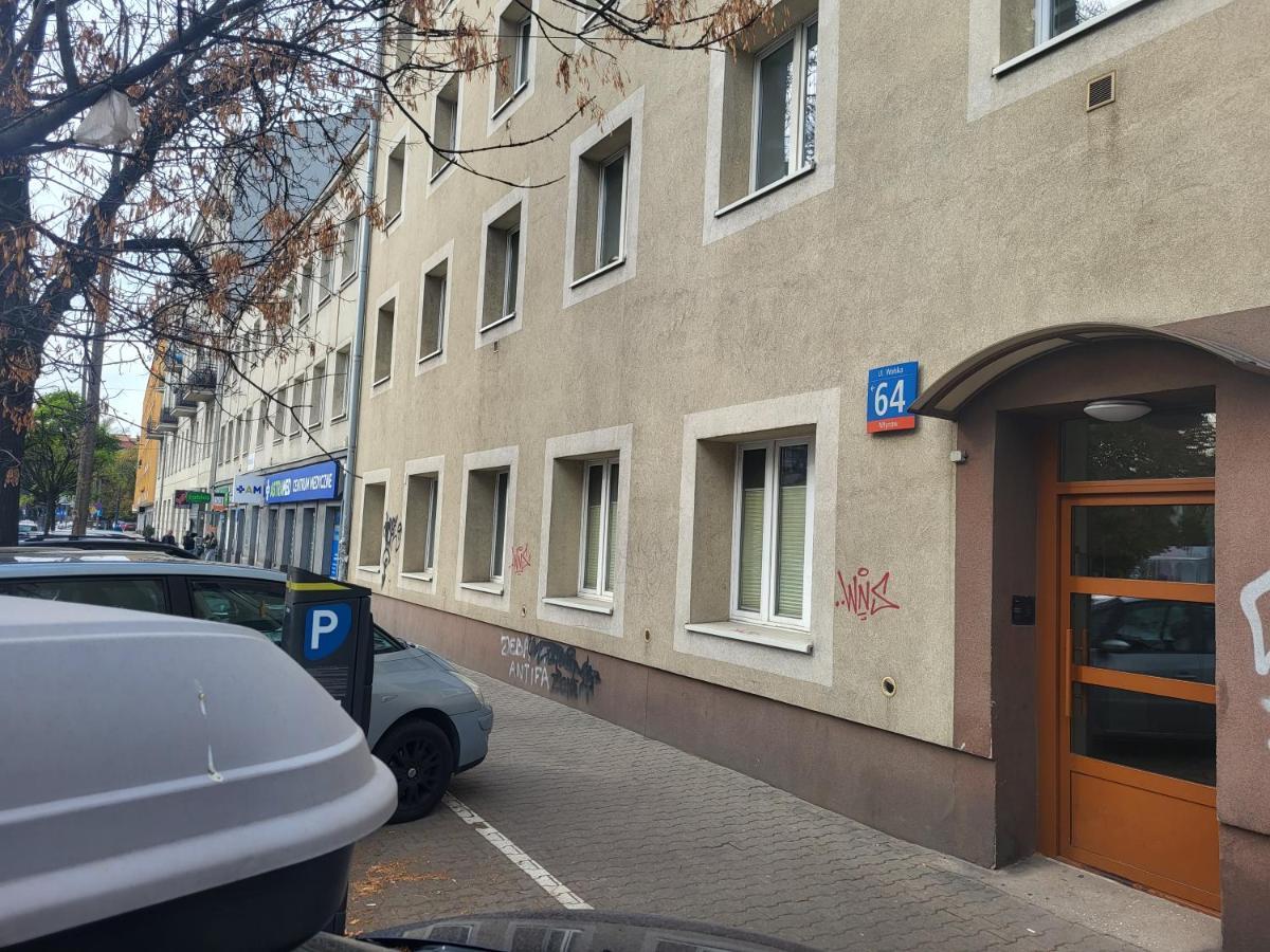 Metro Plocka Wolska House