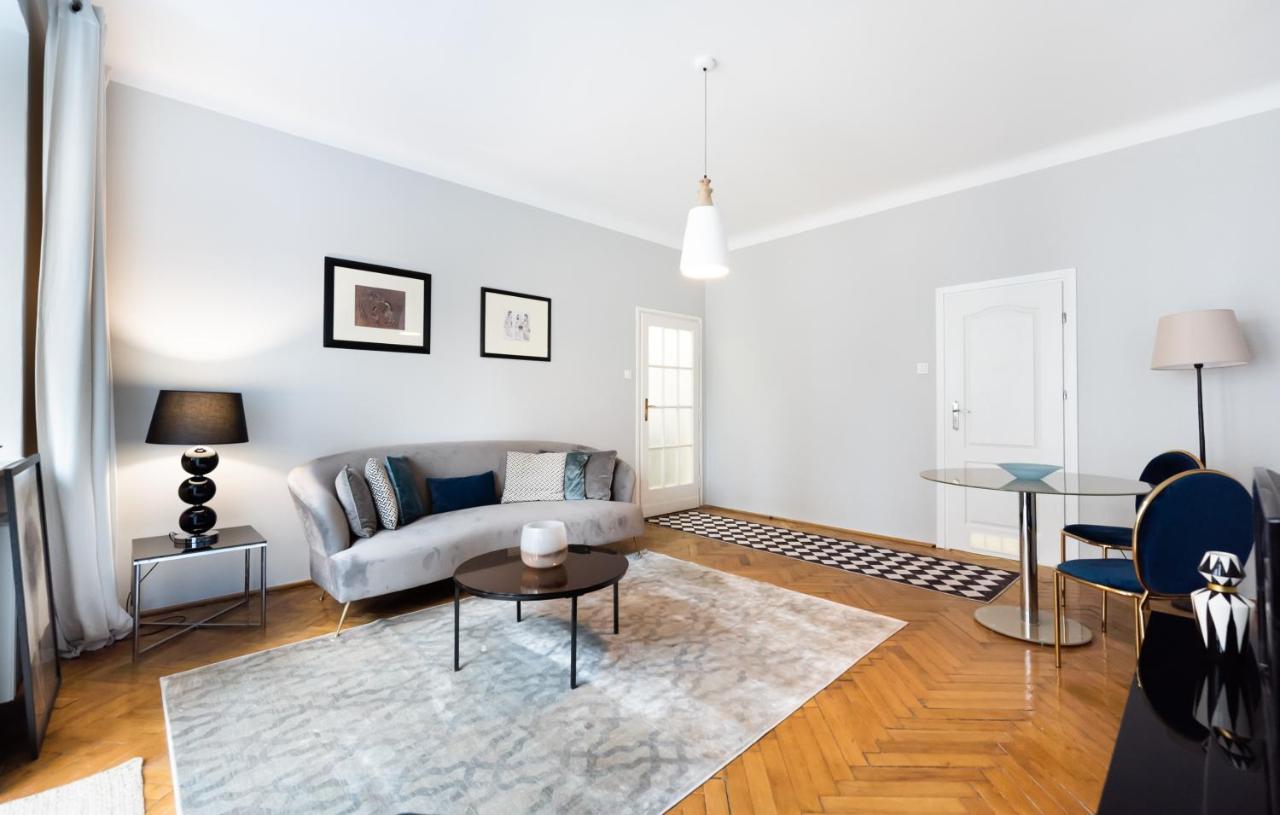 Solec Mystical Riverside Apartment *
