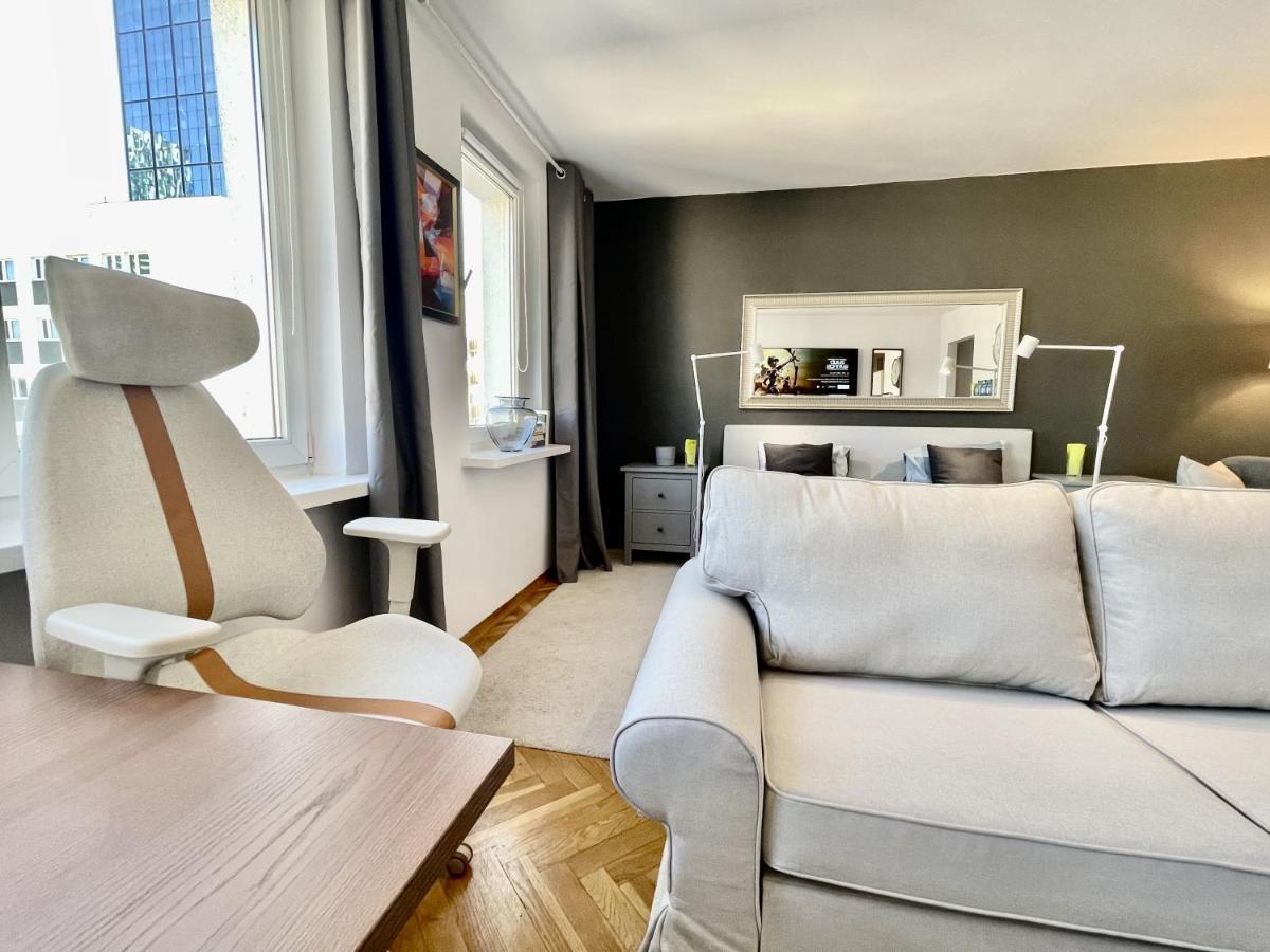 4 Metro Wifi 70'tv Netflix Appletv * Warszawa