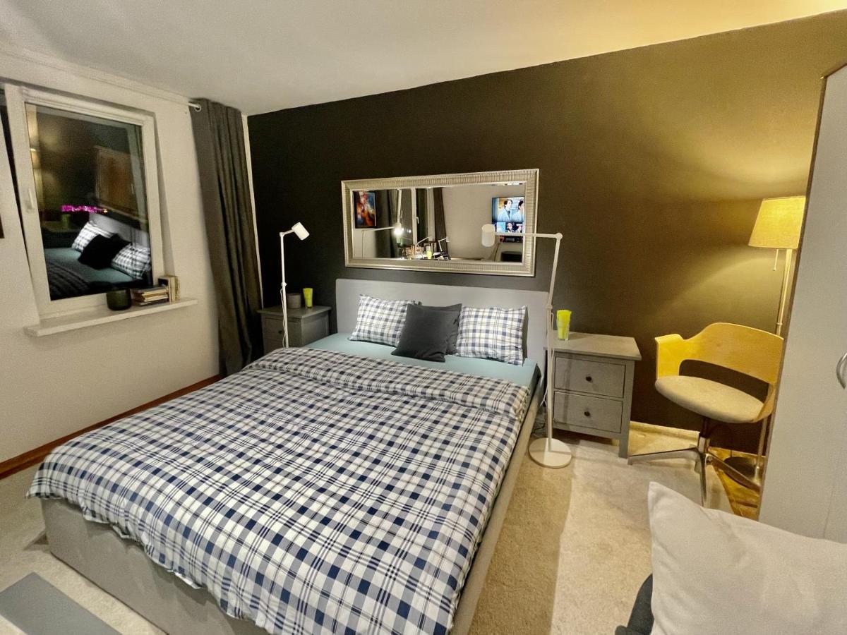 Apartment 4 Metro Wifi 70'tv Netflix Appletv Warsaw